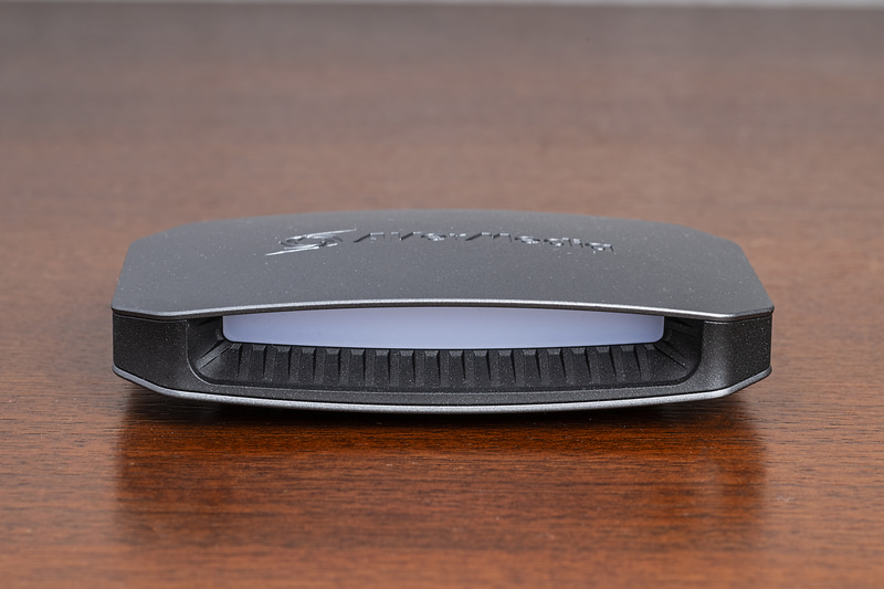 正面にはLEDが内蔵されている