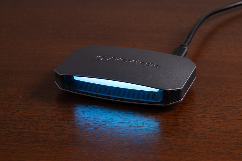 PCと接続されると正面のLEDが点灯する