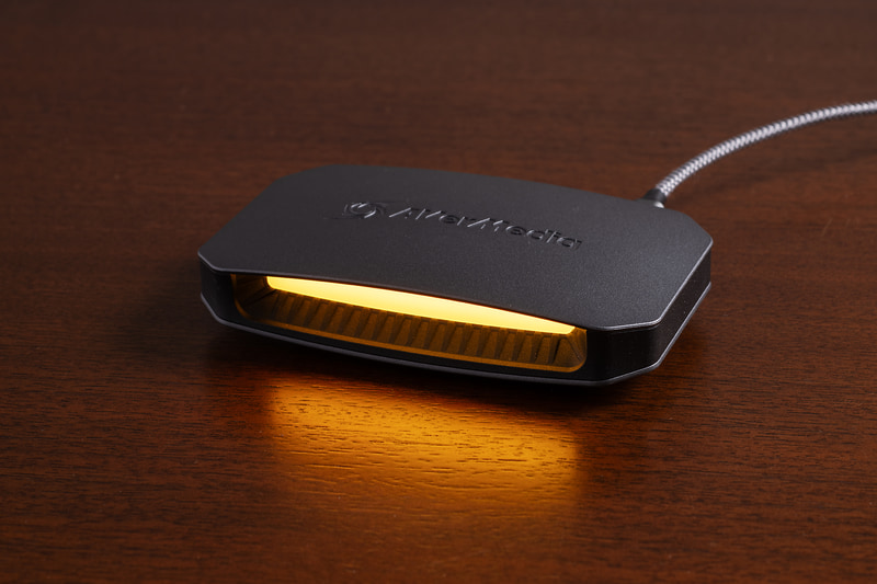 ケーブルの相性などでUSB 2.0接続になった場合、オレンジ色になるので視覚的に確認が可能だ