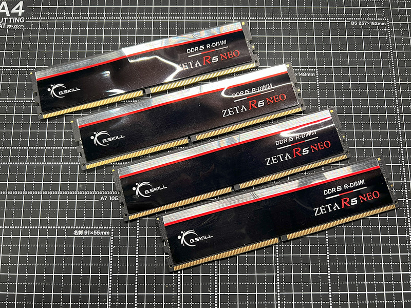 今回レビューキットに同梱されていたDDR5 RDIMM。G.Skill製の32GBモジュール4枚セットだった。EXPO対応でDDR5-6400動作というテスト用にはかなり極まったモデル
