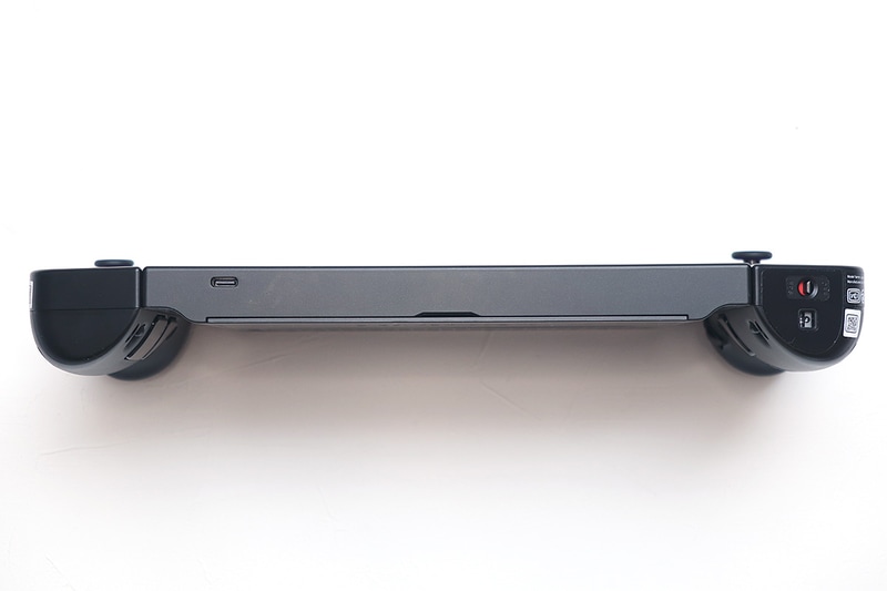 本体底面はUSB4のみ