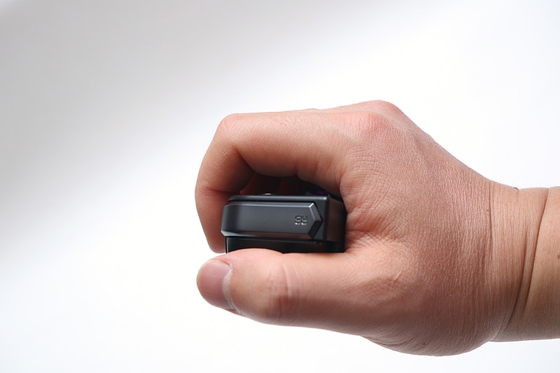 手のひらにジョイスティックが来るわけだが、意外にも気にならない