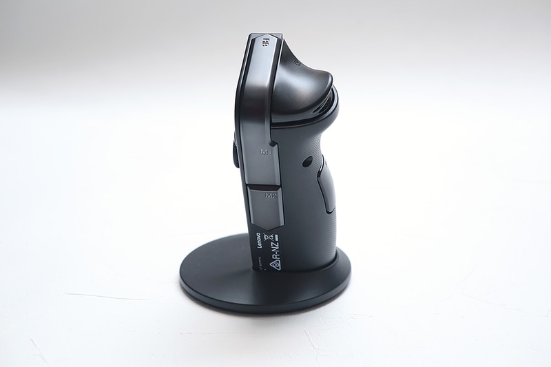 RBボタンが側面のM1まで伸びている。標準ではM1は左クリック、M2は右クリックが割り当てられている