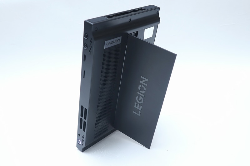 公式に「そんな使い方は想定していない」と怒られそうだが、縦置きもいける