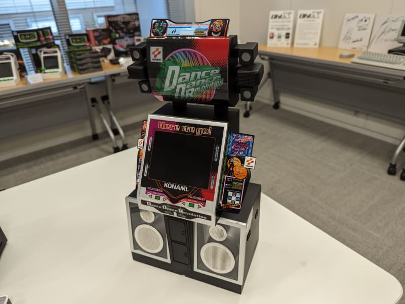 当時、実際の筐体に貼られていたラベルなどもミニチュア化して再現されている