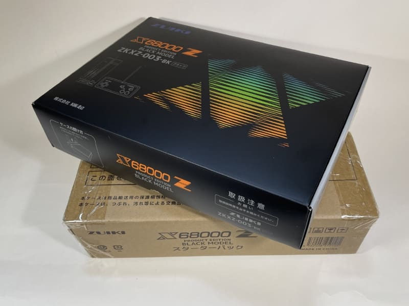 筆者が購入した「X68000 Z PRODUCT EDITION」のスターターパックの段ボールと外箱はどちらも専用のものが用意されていた