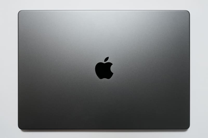 カラーはシルバーとスペースブラックの2色