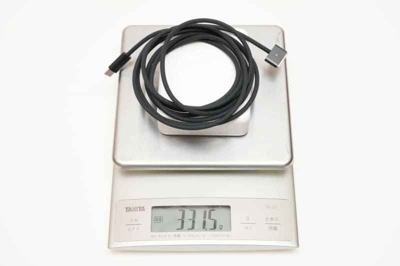 140W USB-C電源アダプタ、USB-C - MagSafe 3ケーブル(2m)の合計重量は実測331.5g