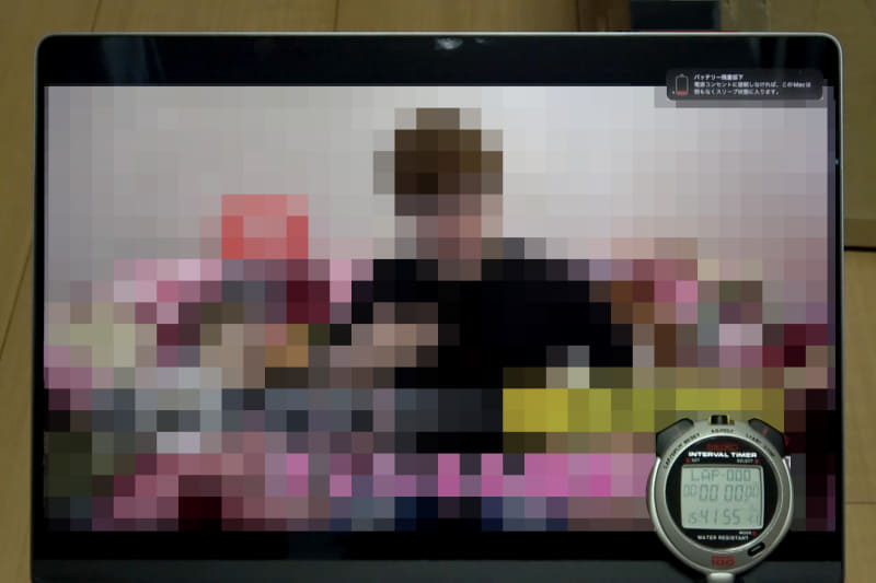 ディスプレイの明るさ6/16、音量6/16でYouTube動画を連続再生した際の動作時間は15時間41分55秒(エネルギーモードは「自動」に設定)