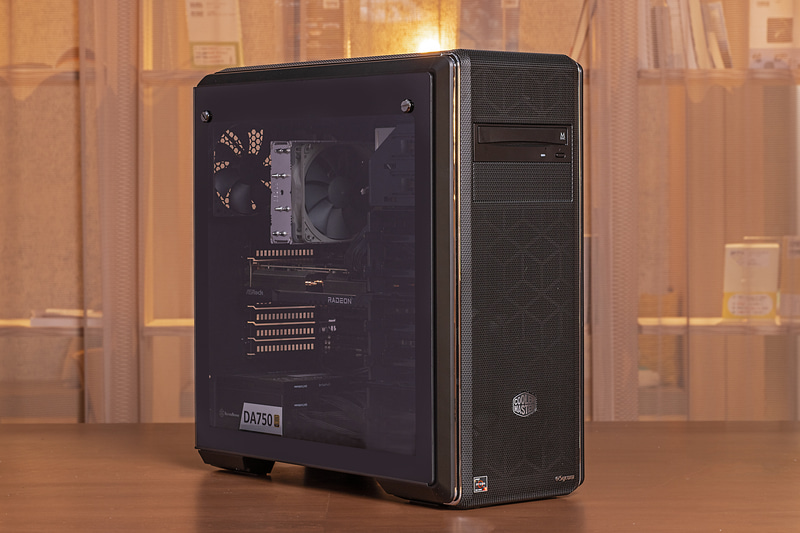 比較用に用意したサイコムのゲーミングPC「G-Master Spear X670A」。標準構成の直販価格は264,240円から