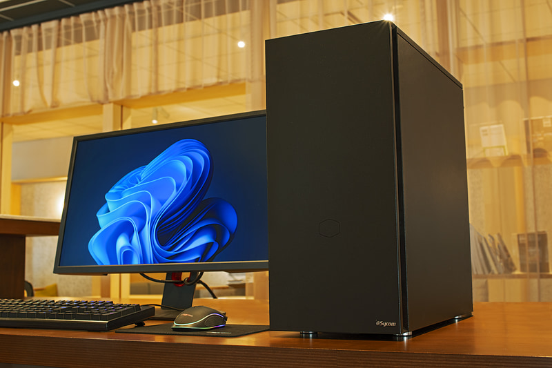 サイコム「<a href="https://www.sycom.co.jp/custom/model?no=000909" class="n" target="_blank">Silent-Master NEO Z790/D5</a>」。標準構成の直販価格は267,080円から