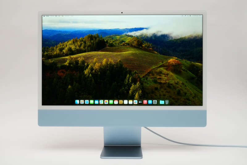 ディスプレイは24型(4,480×2,520ドット、218ppi、低反射、500cd/平方m、色域P3、タッチ非対応、スタイラス非対応)液晶を搭載