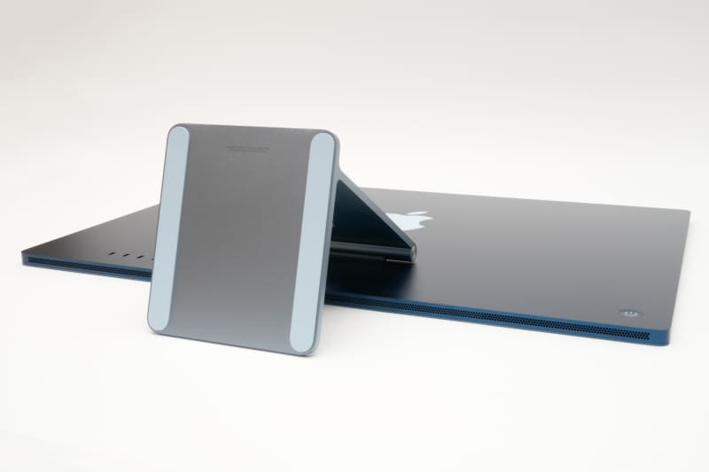 本体底面左右には空間オーディオに対応した6スピーカーシステムを内蔵