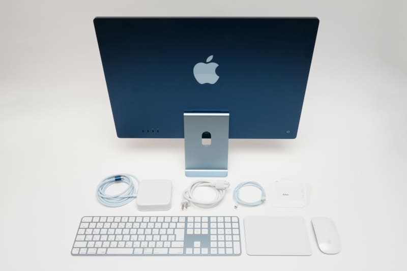 左上から本体、143W電源アダプタ、電源コード、USB-C - Lightningケーブル、Touch ID搭載Magic Keyboard、Magic Trackpad、Magic Mouse