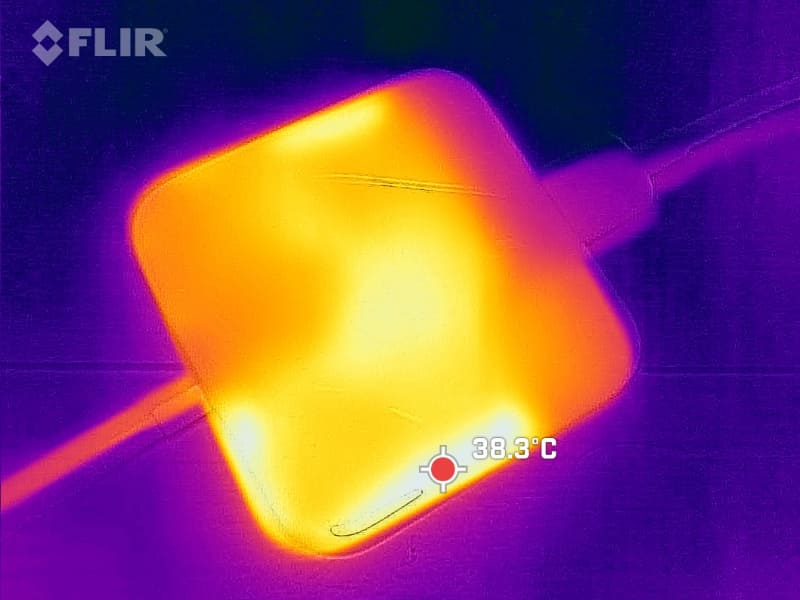 ACアダプタの最大温度は38.3℃