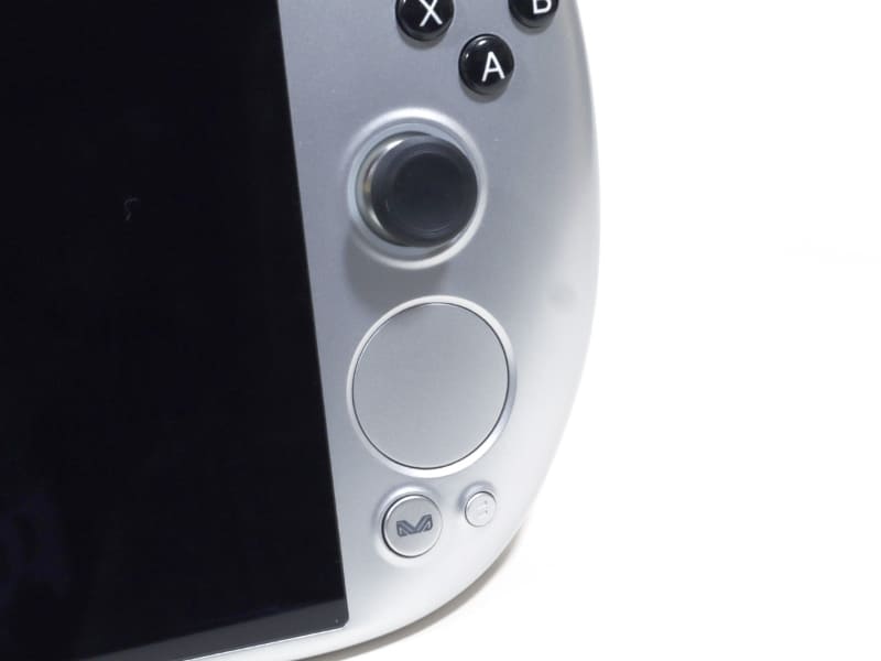 小型タッチパッド「インテリジェントタッチ」を新たに採用