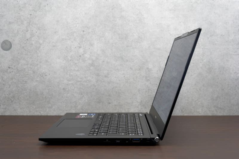 ディスプレイは180度まで開く