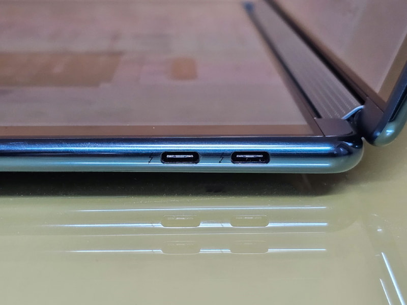 本体の右側面にはUSB Type-C(Thunderbolt 4対応)が2つ