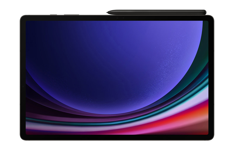 <a href="https://www.samsung.com/jp/tablets/galaxy-tab-s/galaxy-tab-s9-plus-wi-fi-graphite-256gb-sm-x810nzaaxjp/" class="n" target="_blank">製品ページのURL</a><br>実売価格：16万円前後●ディスプレイ：12.4型有機EL(2,800×1,752ドット)●スペック：Snapdragon 8 Gen 2 for Galaxy、12GBメモリ、256GBストレージ、Android 13●インターフェイス：USB 3.0 Type-C、Wi-Fi 6E、Bluetooth 5.3、microSDカードスロット(最大1TB)、金属接点端子など●カメラ：前面1,200万画素、背面1,300万画素広角+800万画素超広角●バッテリ容量：10,090mAh●サイズ：285.4×185.4×5.7mm●重量：581g●その他：ペン対応、防水防塵IP68