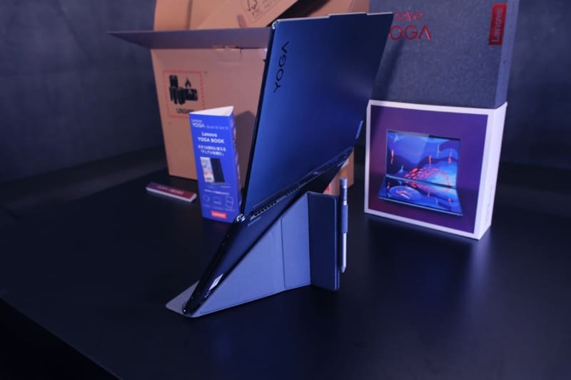 スタンドに縦置きで設置