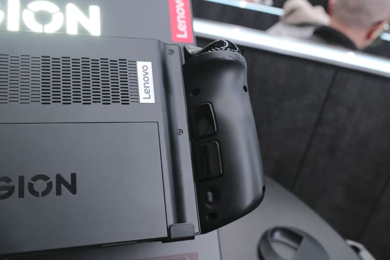 コントローラのグリップ部にも追加ボタンを搭載