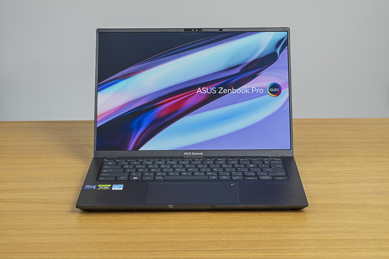 高性能ながら最薄部で18.54mmの薄型ボディ