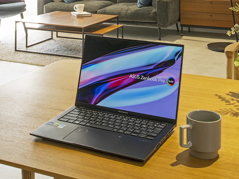 ASUS「<a href="https://jp.store.asus.com/store/asusjp/ja_JP/pd/ThemeID.4850018000/productID.5761656700?utm_source=onlinemediasite&utm_medium=social&utm_campaign=23q4_onlinemediasiteux6404vi_tieup_pcwatch_jp_reach_12111231___&utm_content=ux6404vi_tieup_pcwatchannounce" class="n" target="_blank">Zenbook Pro 14 OLED UX6404VI</a>」。ASUS Store専売モデルで価格は29万9,800円