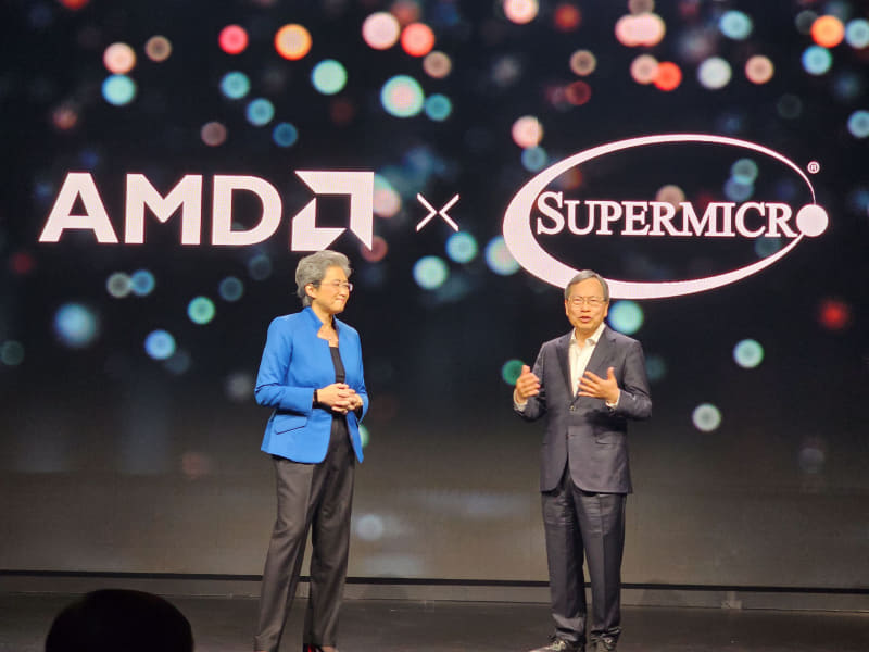 スー氏とSupermicro CEO チャールズ・リアング氏