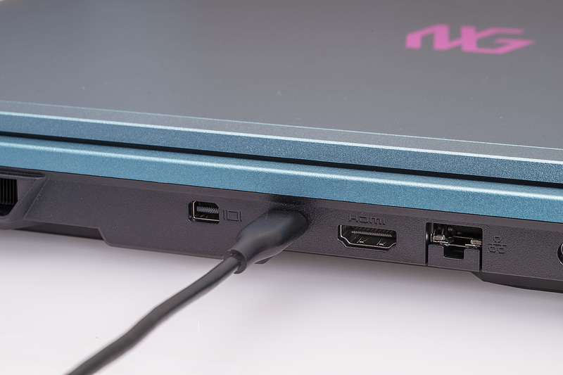 USB機器がType-C接続の場合は、背面のType-Cポートを利用