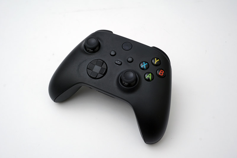 Microsoftの「Xbox ワイヤレス コントローラー」。PCゲーム用コントローラの定番だ