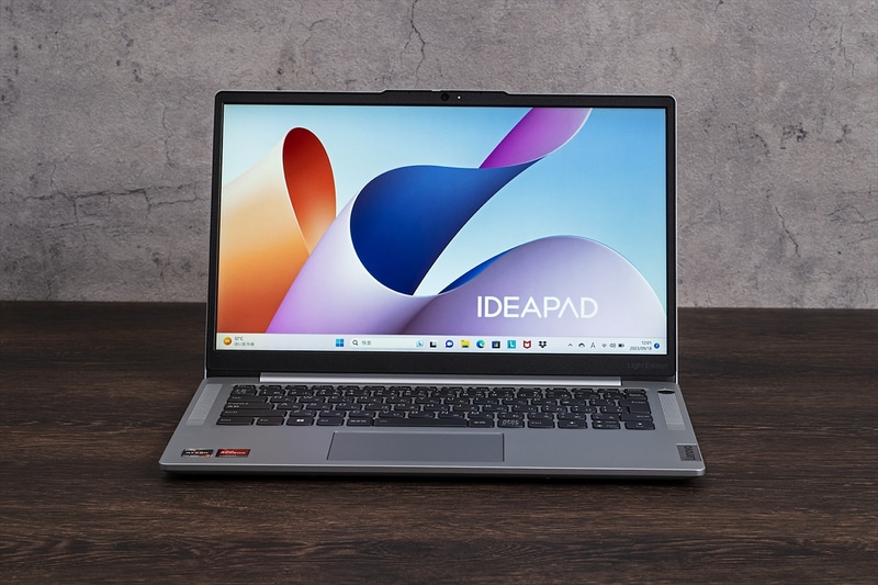 ディスプレイは14型で、モバイルノートとしては大きめの画面を採用するのがメリットの1つ