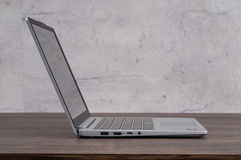 さすがはレノボ、モバイルPCなのに10万円台前半。これこそ学生に