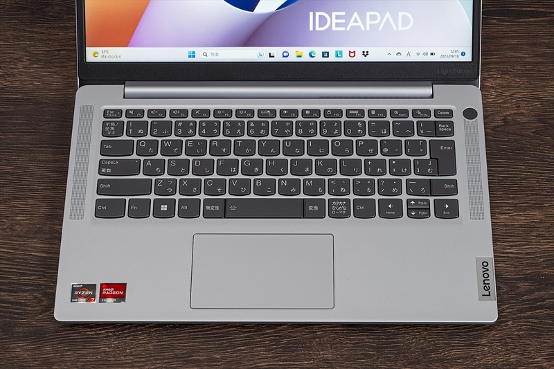 日本語キーボードを採用。このタイプのノートPCとしてはキー配置も一般的で、キーピッチも実測20mmと広め