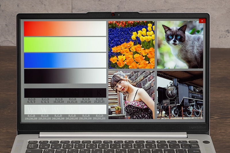ノングレア(光沢なし)のIPS液晶を採用し、ディスプレイ解像度は1,920×1,080ドット(フルHD)。