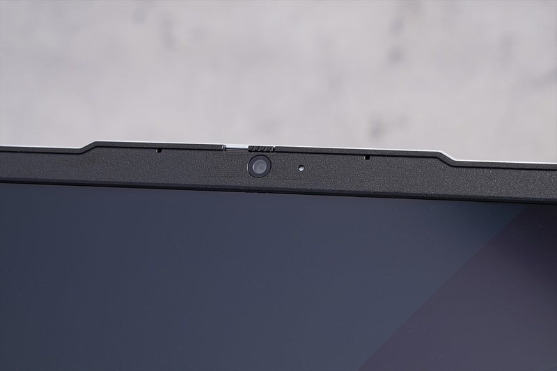 上部スライダーを操作することでカメラが利用可能に