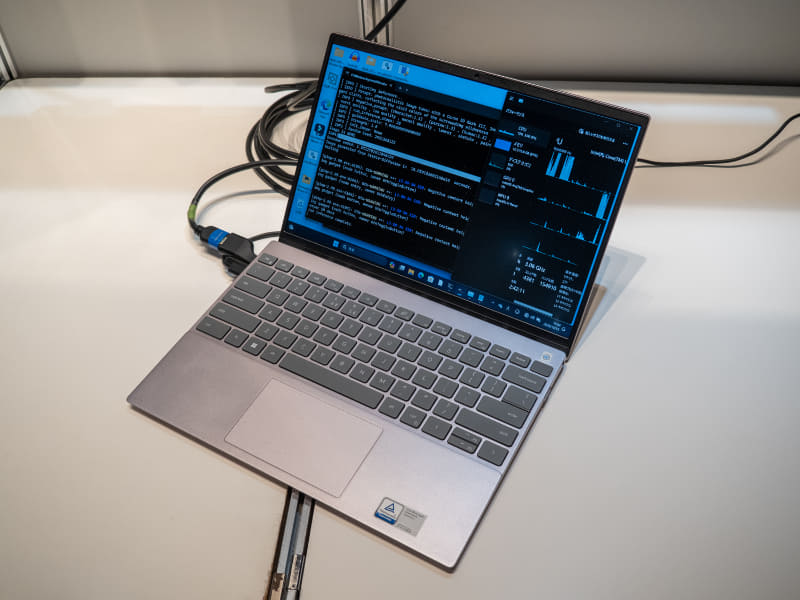 Inspiron 13 5330(ライトピンク)