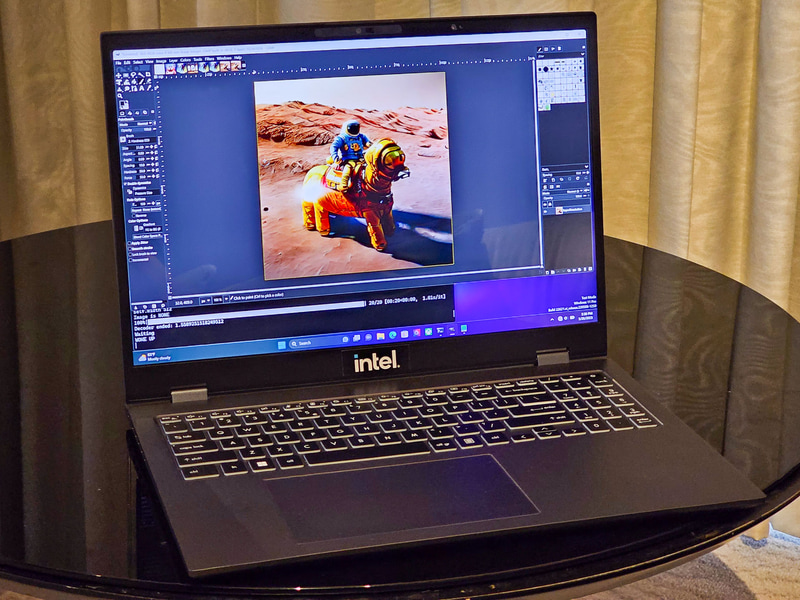 OpenVINOにより構築されたStable DiffusionをIntel NPUで演算するデモ(5月末のCOMPUTEX 23で撮影)