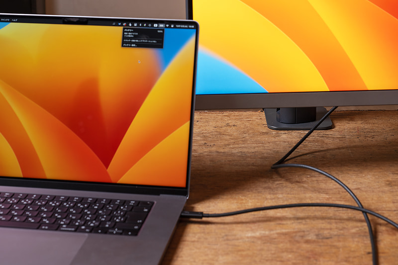 ノートPCをUSB Type-C接続。1本のケーブルで映像出力し、ノートPCに給電できる