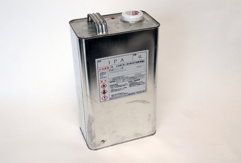 AmazonでIPAで検索すると「iPad」がズラリと出てくるので「IPA アルコール」で検索するといい。薄めてない「無水エタノール」の半額で変えるのでオススメ！