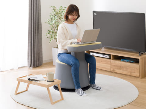 ニトリ、背もたれがテーブルにもなる回転ゲーミングチェア - PC Watch