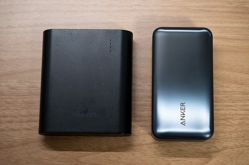 以前使っていた「Cheero Power Plus 4」と比べると小さくなった