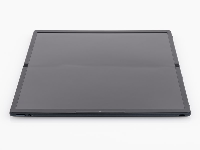 中心部分の折り目はわずかに波を打っており、指で触れると凹凸を感じる