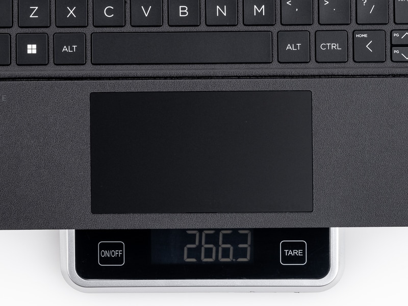 本体重量は約1,326g、キーボードの重量は約266g