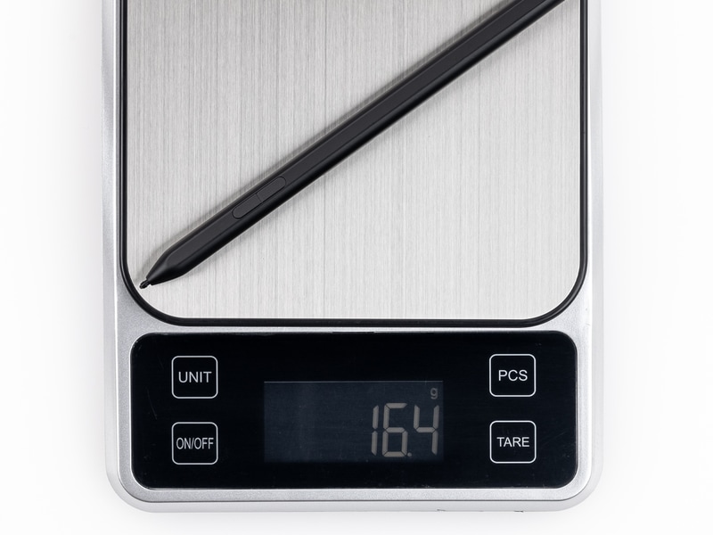 アクティブペンのサイズは長さ約150mm、直径8.8mm、重さは約16g、側面に2つのショートカットボタンを備える