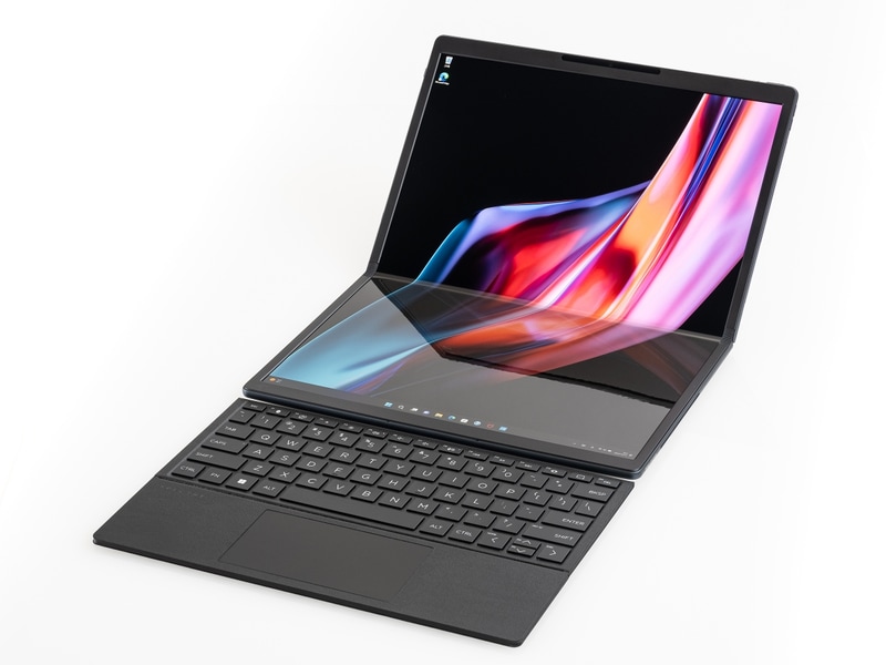 17型の2画面モード、解像度は1,920×2,560ドットでキーボードを使用しなければタブレットPCモードになる