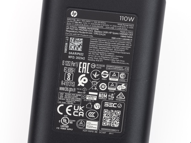 ACアダプタの出力はType-Cが100W、USBが10Wで合わせて110Wとなる