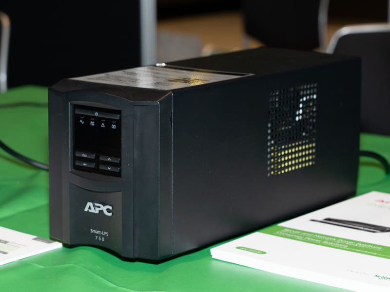 シュナイダーエレクトリックのSmart-UPS 750(SMT750J)