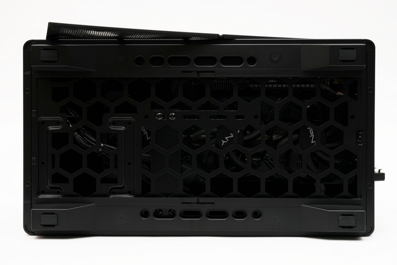 ダストフィルタは工具なしに簡単に取り外せる。手軽にホコリを掃除可能だ