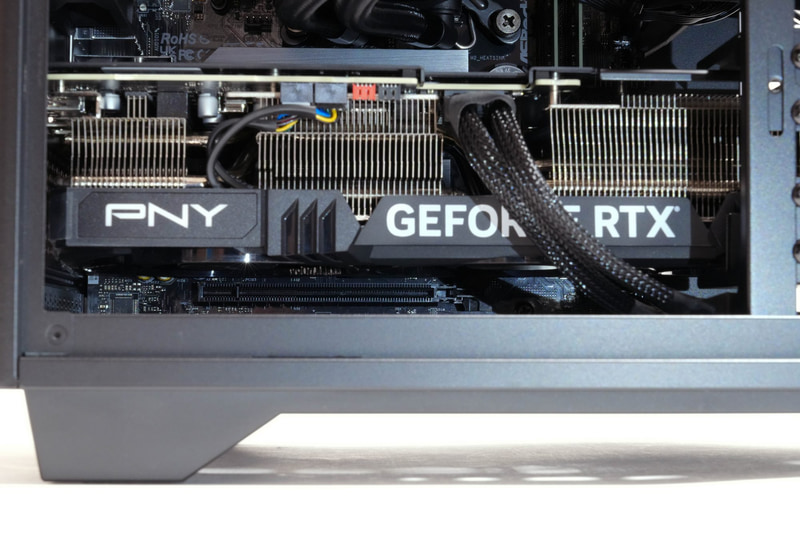 拡張スロットは、PCI Express4.0 [x16]、PCI Express4.0 [x1]、PCI Express4.0 [x16] (※x4動作)。ビデオカードで占有されているため、使用できるのは最後の1基だけだ