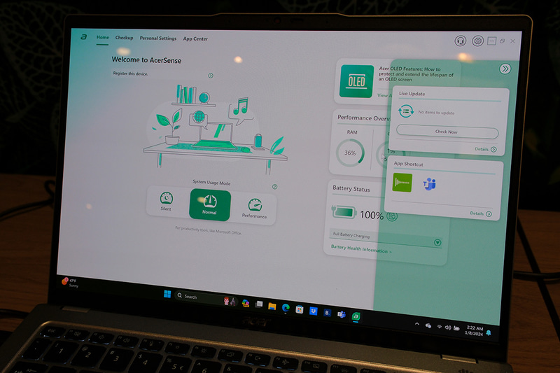上部にはユーティリティAcerSenseを起動するための専用キーも追加されていた